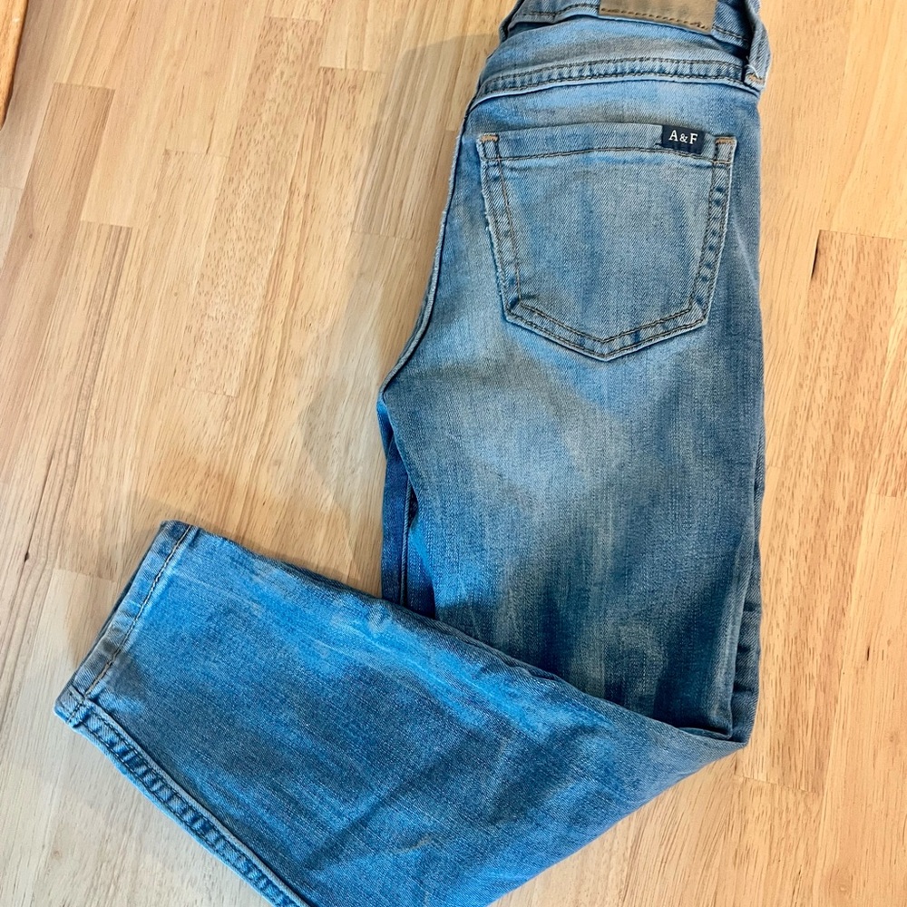 Abercrombie & Fitch Girls High Rose Mini-Mom Blue Jeans